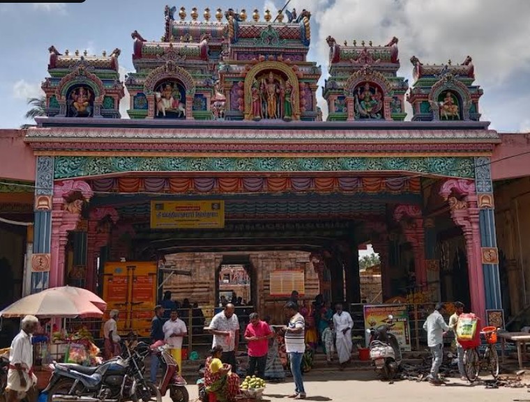 Nadi palm leaves and Guru